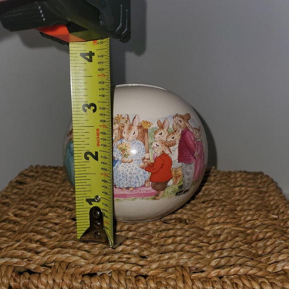 Bunnykins Queen of May coin bank, royal doulton, 1988, bone China, moneyball - Picture 9 of 10